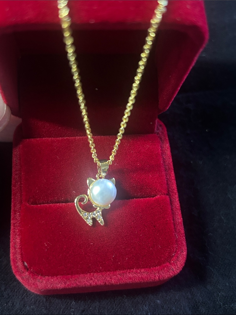 20”  Cat Pendant Necklace with Pearl Accent - White Pearl